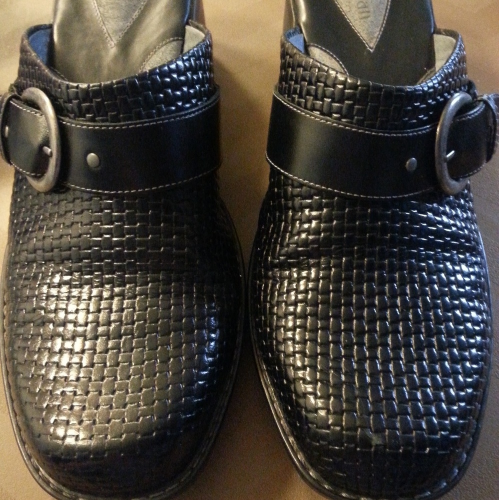 CLARKS BLACK BASKETWEAVE MULES